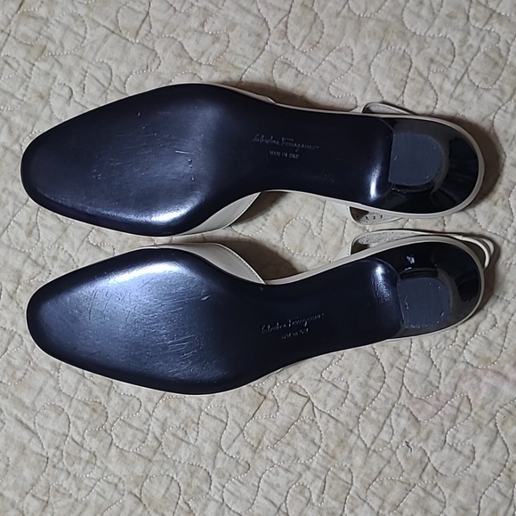 Salvatore Ferragamo Cream And Black Pumps Size 7 B - Picture 4 of 7
